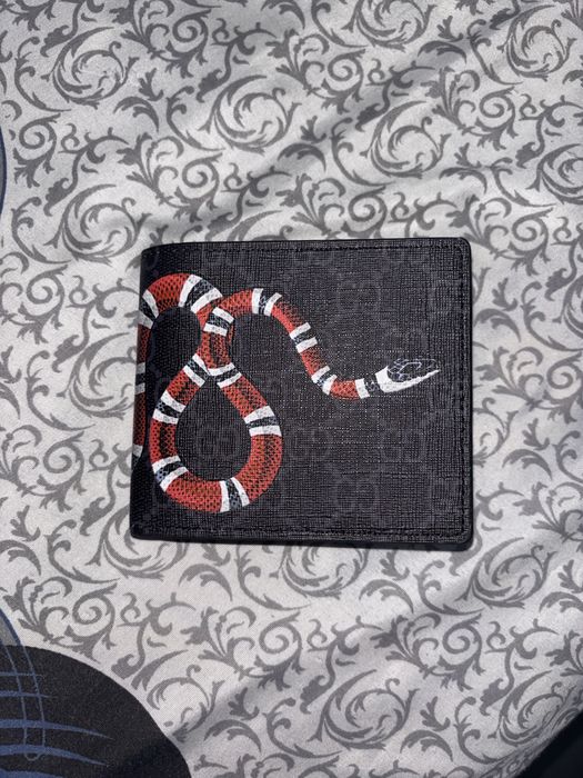 Portofel gucci.
