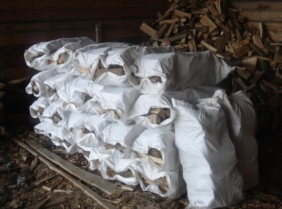 Дрова, дрова в мешках