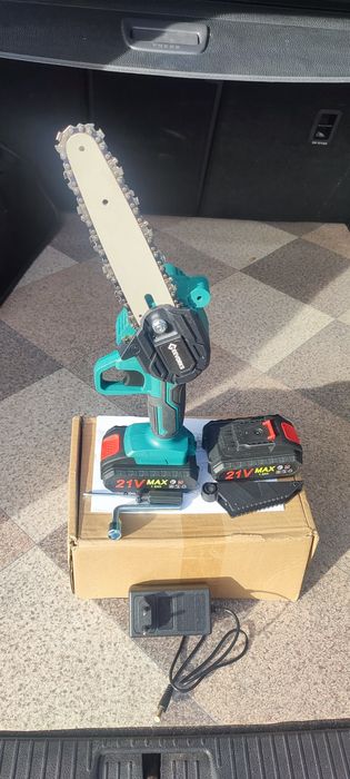 Mini fierăstrău electric