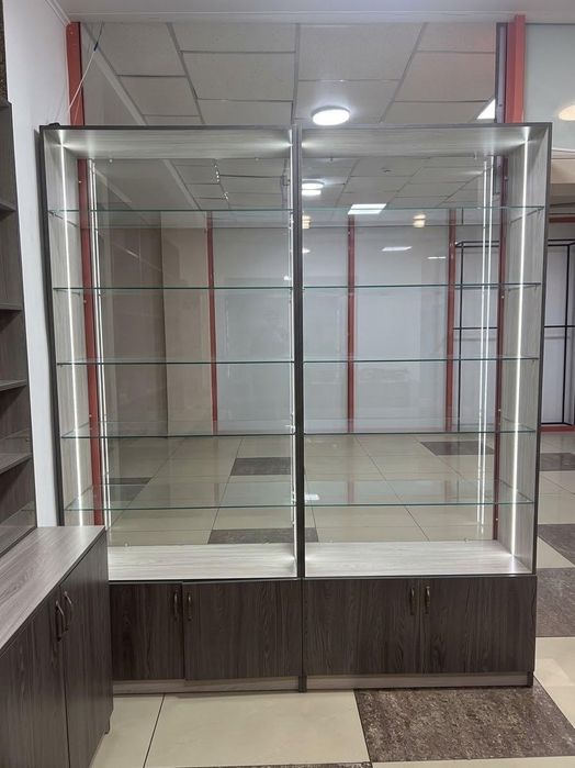 Продам стеклянную ветрину