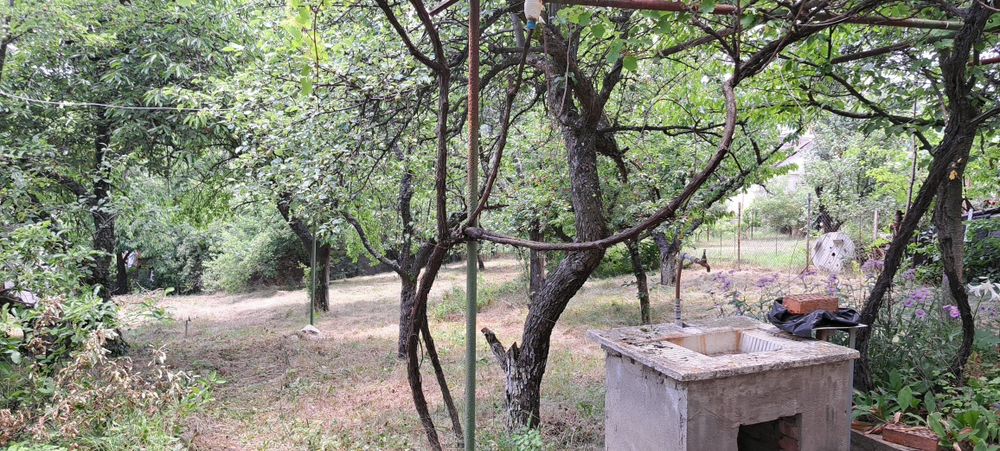Къща с двор с.Гълабник