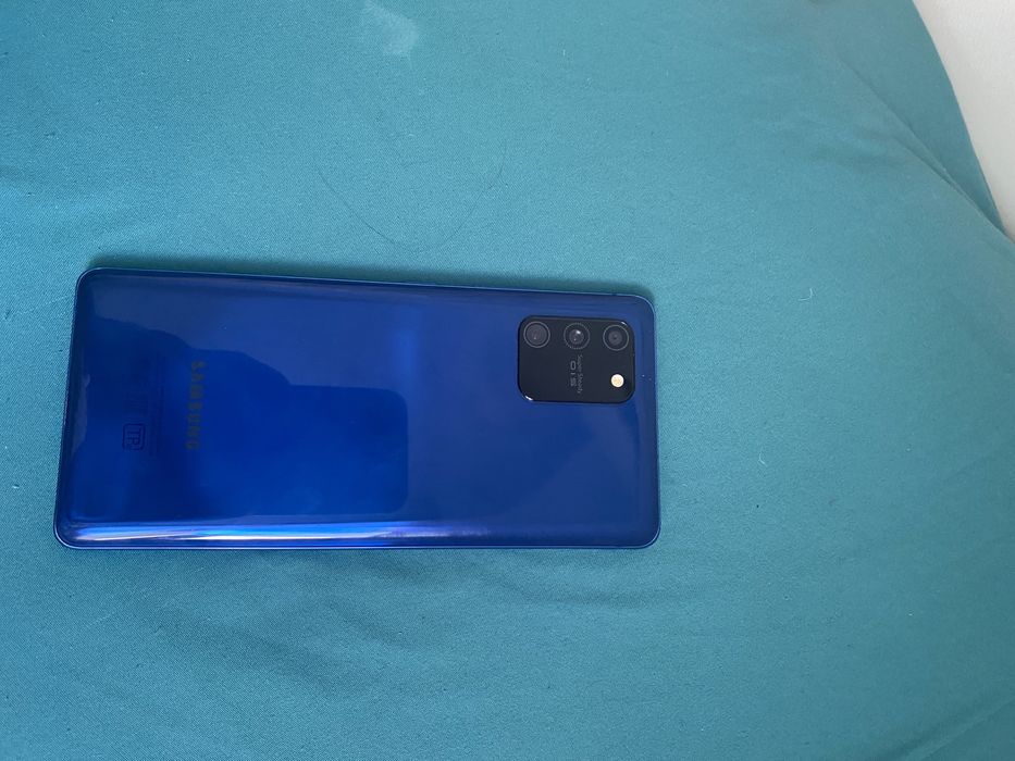 Самсунг S10Lite.