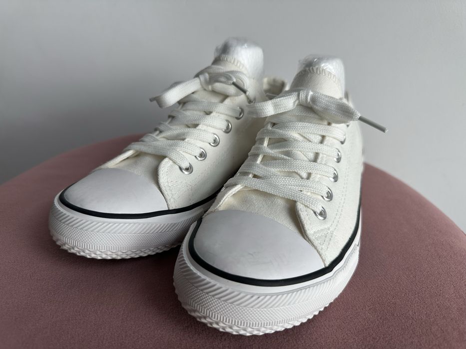 Teniși albi clasici din pânză