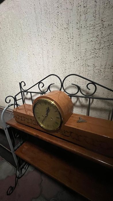 Продам каменные часы