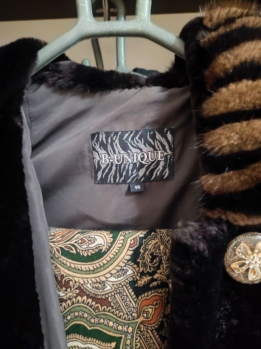 Продаю женскую шубу.