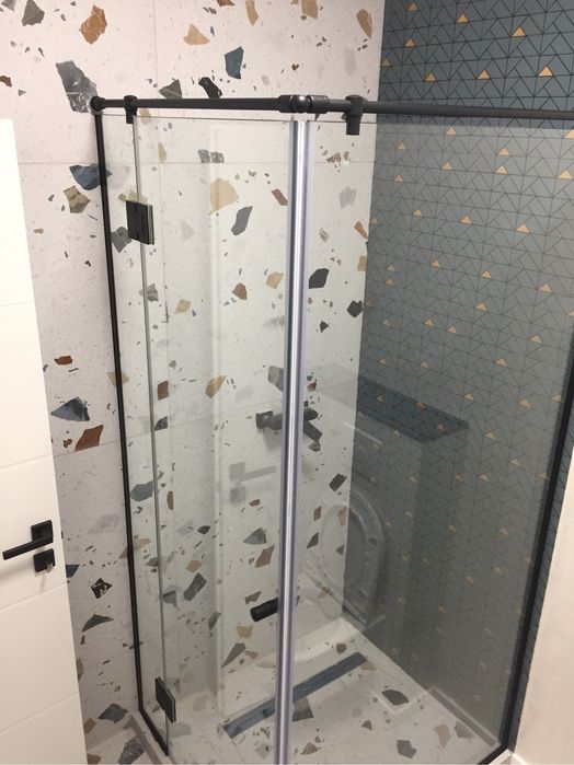 Cabina dus, paravan sticla, usi din sticla