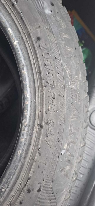 Vand 2 cauciucuri folosite doar 1 an