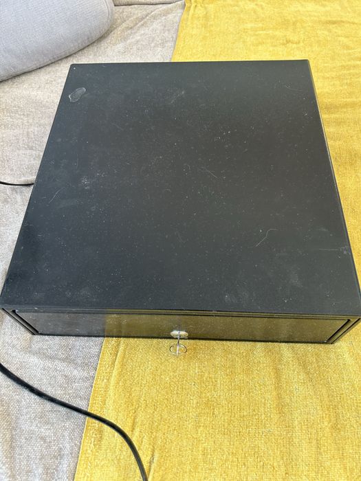 Денежный ящик рабочиц с ключем