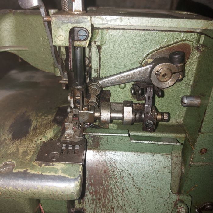 Продам швейную машину