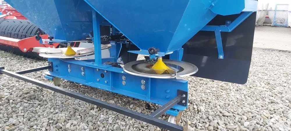 Masina de imprastiat ingrasaminte , MIG (azot) tractat