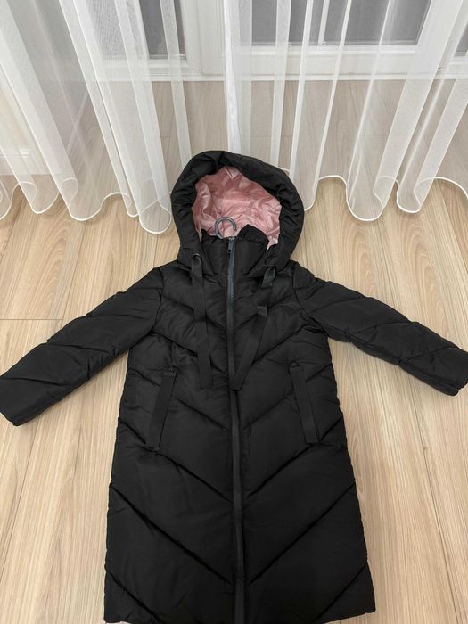 Тёплая зимняя куртка-пуховик для девочки