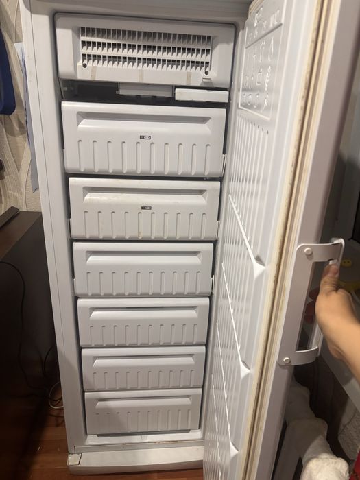 Продам морозильную камеру