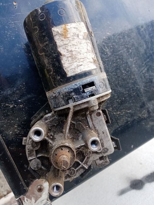 Motoraș ștergătoare golf4
