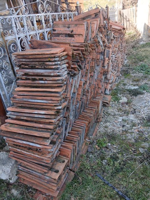 Donez țiglă in stare buna si câteva coame