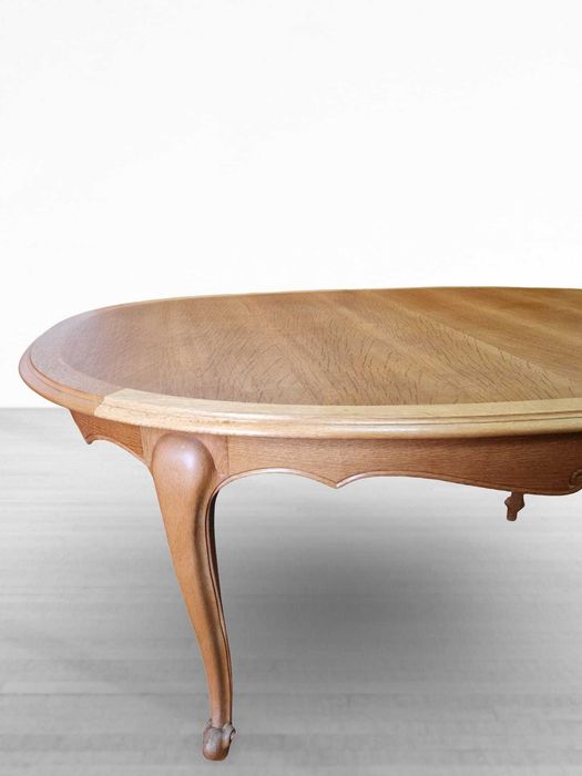 Овална трапезна разтегателна маса от бял дъбов масив в стил "ЛУИ XV"
