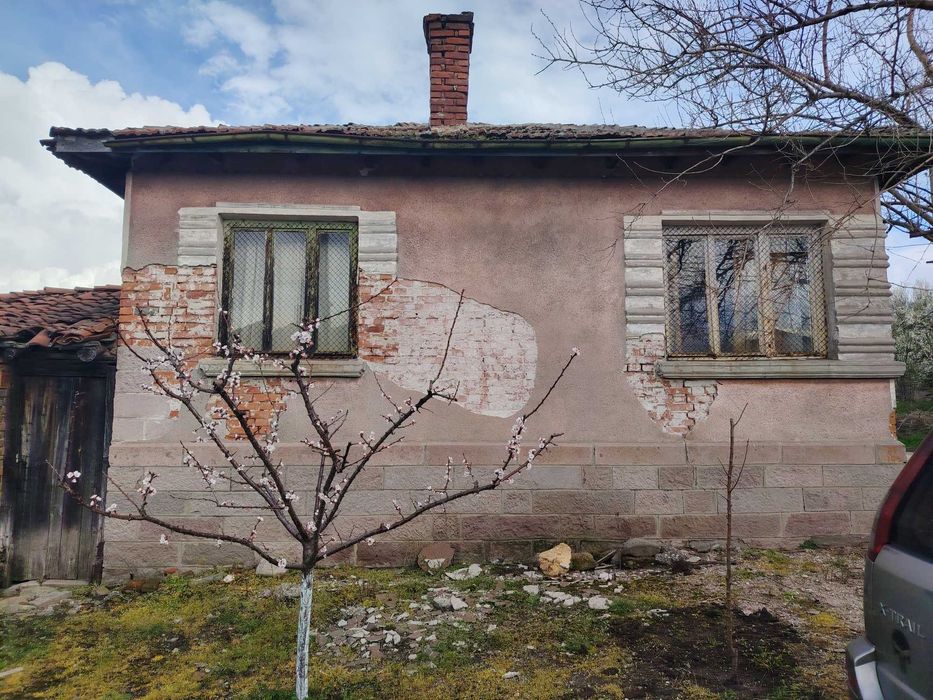 Продава се къща в с.Сталево