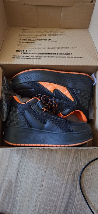 Pantofi sport copii, cu role.