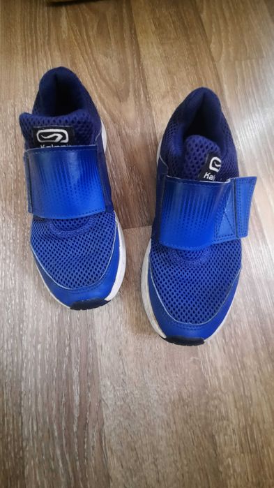 Adidasi albastri cu arici talpic 21cm, stare buna