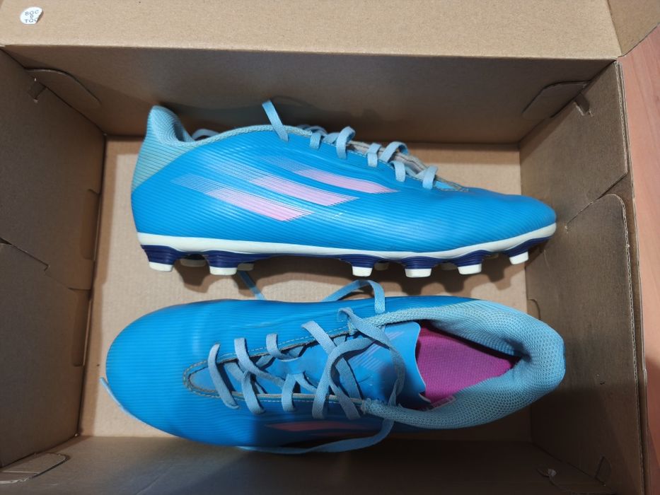 Бутонки  Адидас.