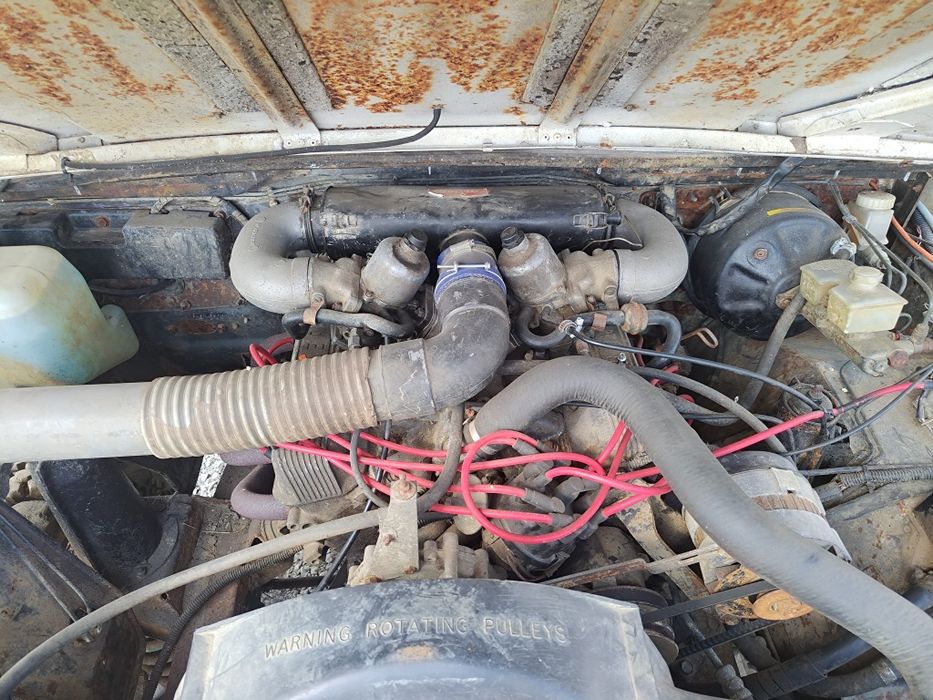 Land rover off road v8