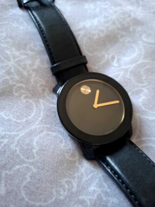Часовник Movado Bold