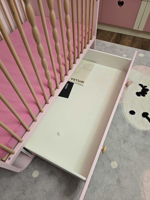 Patut bebelusi si copii cu sertar reglabil in functie de varsta din lemn roz (IKEA) + saltea spuma memorie