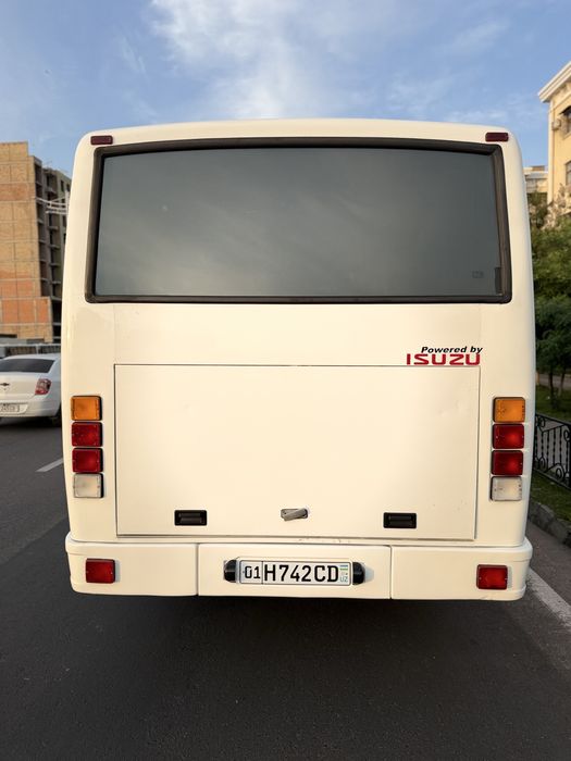 Isuzu sotiladi 2016. Avtobus