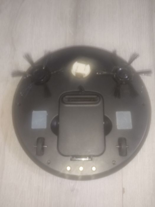 Робот пылесос.Работает