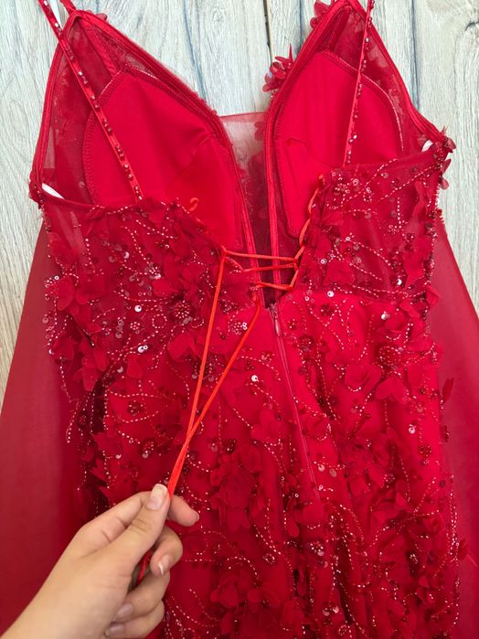Бална рокля червена