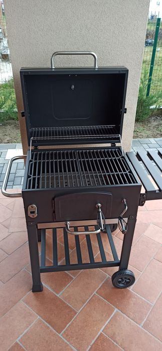 Vând grătar cărbuni  marca Jamestown