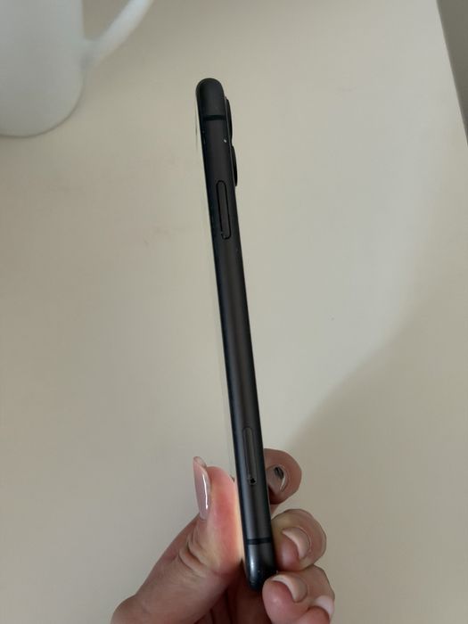 Vând Iphone 11 de 64Gb in stare foarte bună.Liber de rețea