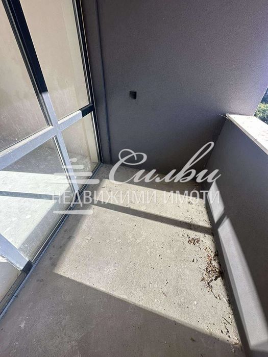 Тристаен апартамент- кв.Вароша