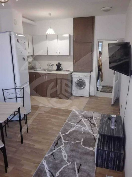 Дава се под наем Тристаен апартамент в Пловдив, Кършияка - 100 кв.м за 448.8 € - Снимка #1