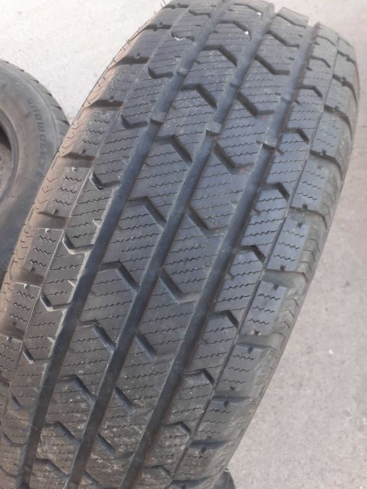 Бусови гуми 215 65 16
