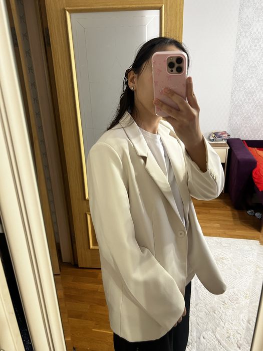 бежевый красивый пиджак