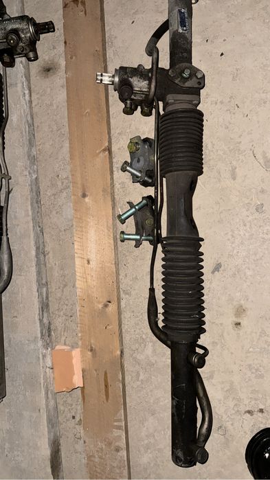 Продам на Ауди 100 рулевый рейки