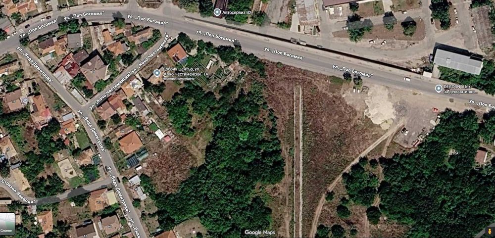 Продавам двор 1600 кв.м със стара къща, близо до Хуманитарна гимназия, гр Добрич
