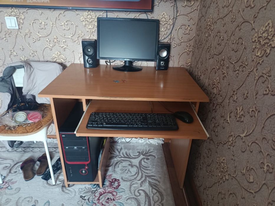 Продаем компьютер с компютерным столом