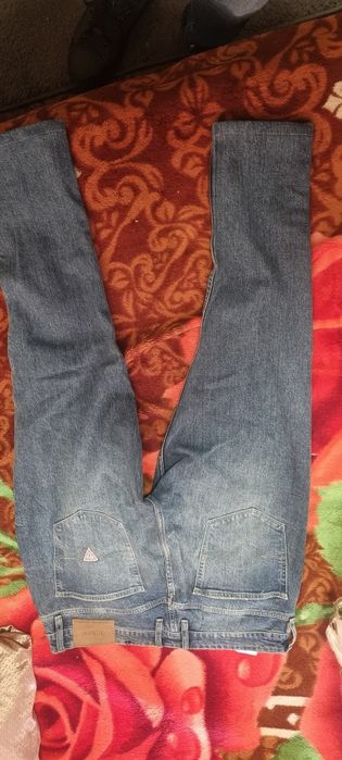 Blugi Guess noi marimea M