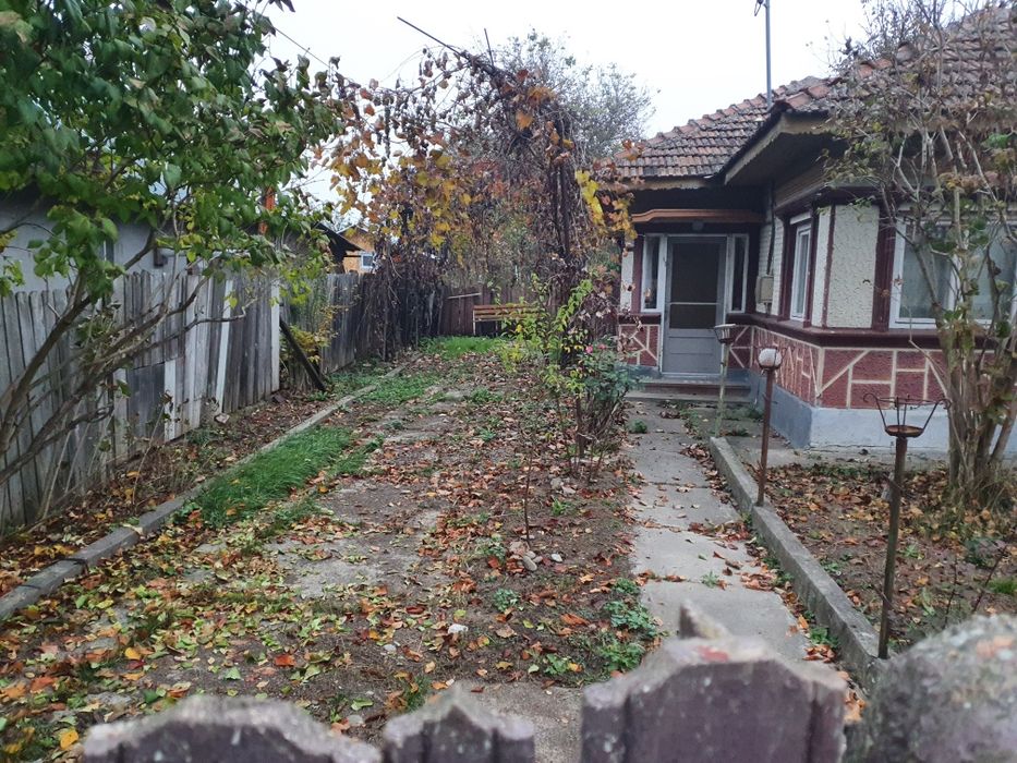 Casă bătrânească de vânzare – Centru Ciolpani, DN1
