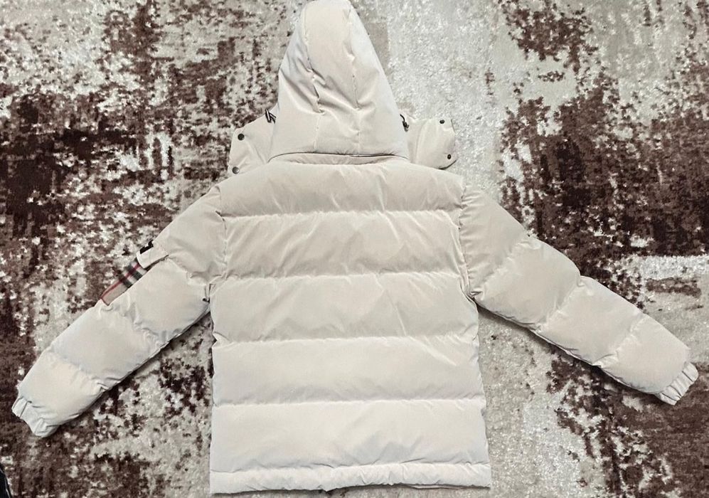 Vând geaca noua de bărbați Burberry