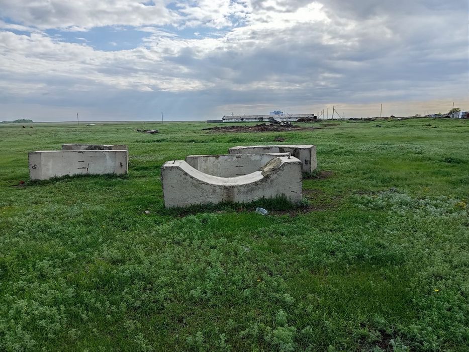 Бетонные опоры под бочки