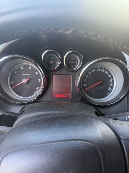 Opel astra j an 2012