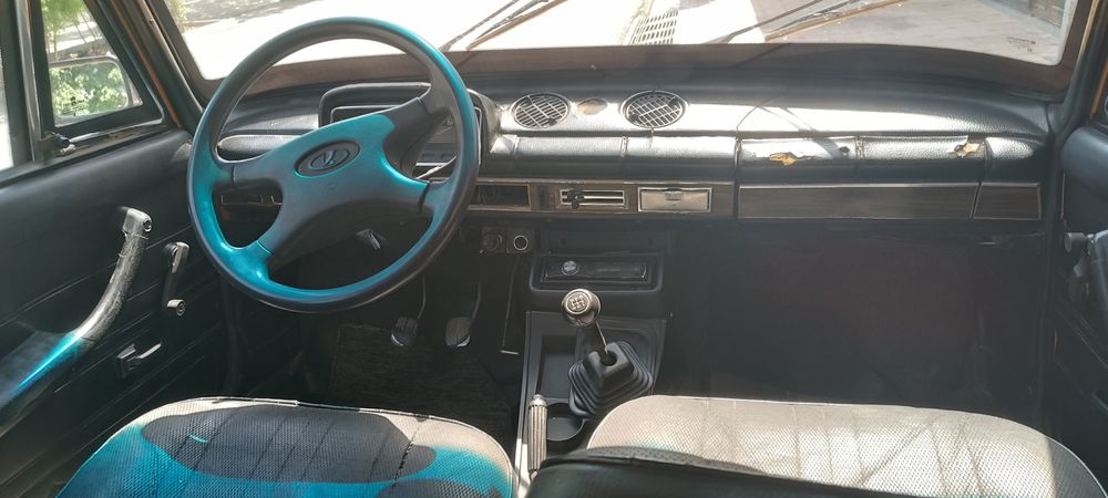 Автомобиль  Жигули 21101