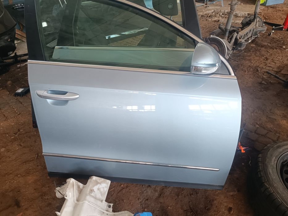 Предна дясна врата PASSAT B6