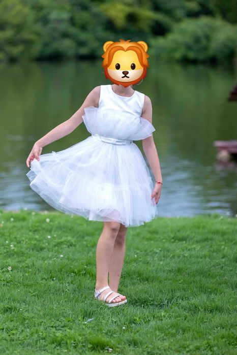 Бяла рокля Contrast