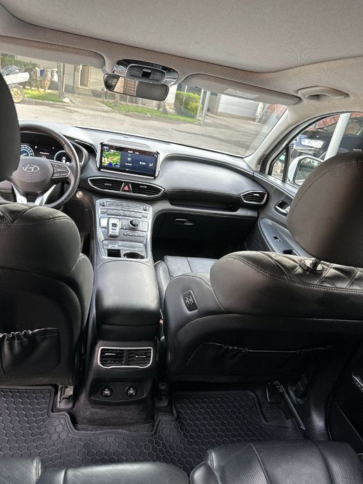 Продаю Hyundai Santa-Fe 2,5 Full 2021 год