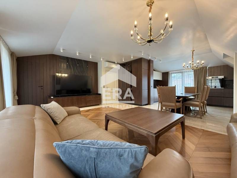 Дава се под наем Многостаен апартамент в София, Център - 212 кв.м за 1700 € - Снимка #1