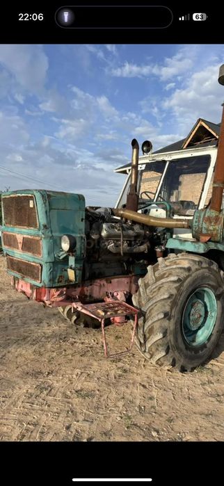 Трактор хтз 150 .