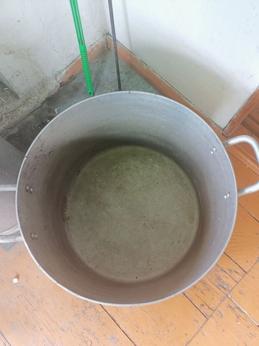 Алюминиевая кастрюля